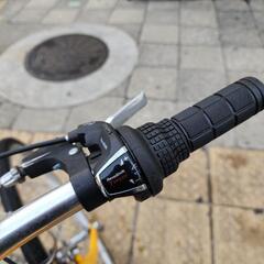 🎉🎉　ＷＥＥＫＥＮＤ　ＢＩＫＥ　クロスバイク　７００ｘ２８ｃ　７変速　フレーム　アルミ　黄色　配達可能