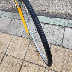 🎉🎉　ＷＥＥＫＥＮＤ　ＢＩＫＥ　クロスバイク　７００ｘ２８ｃ　７変速　フレーム　アルミ　黄色　配達可能