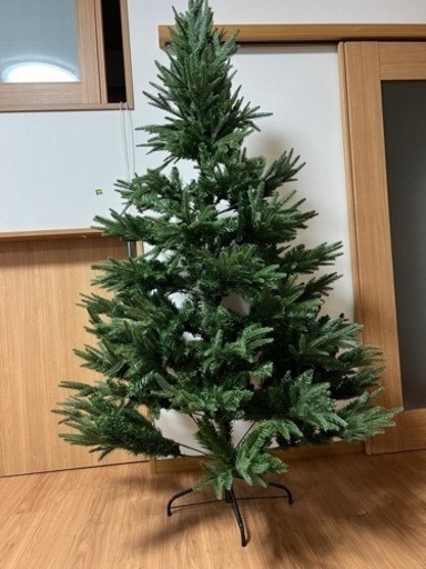 クリスマスツリーとオーナメント