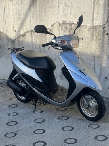 大人気セール‼️安心のリアタイヤ新品✨️バッテリー充電済み嬉しいオイル交換済み♻️燃費重視\u0026バイク初心者の方にオススメスタイリッシュなデザインCA44A アドレスV50✴