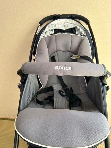 綺麗！アップリカ 超軽量ベビーカー カルーンエアー AB ネイビー 綺麗