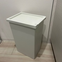 【無料】IKEA蓋付き容器　白
