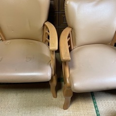 【ネット決済】椅子二脚（一脚は背もたれガタあり