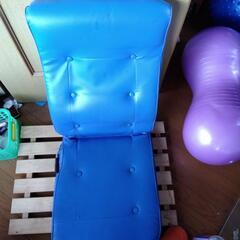 青の座椅子