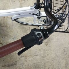 新品未使用　26インチ　６段変速　前後カゴ付　白色