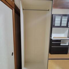 白　鏡付きの大型ワードローブ