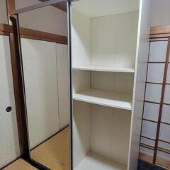 白　鏡付きの大型ワードローブ