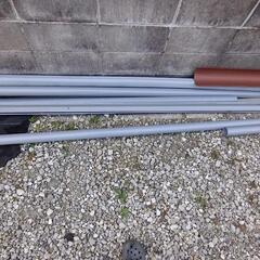 雨樋、排水パイプ多数