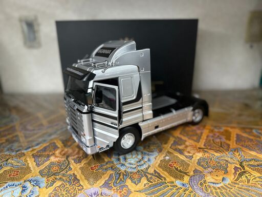 ☆ジモティー割引有り☆ROAD KINGS/Scania 143 Streamline Truck 1992/Silver/Black/RK180103