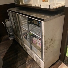 閉店に伴い出品　冷蔵棚　2台あります