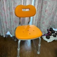 背もたれ付き介護用　椅子　オレンジ