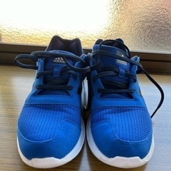 adidas スニーカー