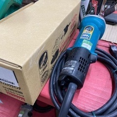 🌲【電動工具】 makita ディスクグラインダー9533B 2...