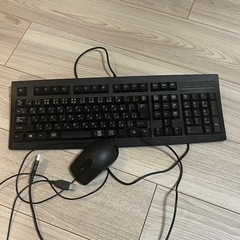 有線のキーボードとマウス