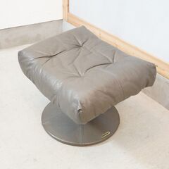 北欧ノルウェーのメーカーEKORNES(エコーネス)社の稀少なドルチェ ストレスレスチェアーです！！リビングはもちろんシアタールームなどにおススメの北欧デザインのオットマン付きのパーソナルチェアー♪DK440