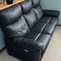 ニトリ　3人用電動本革テーブル付きリクライニングソファ(グラッゼ2 BK)