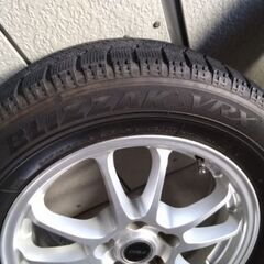 215/65r16ブリヂストン製ホイールとスタッドレスタイヤ20000円