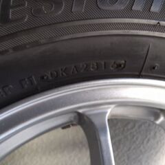 215/65r16ブリヂストン製ホイールとスタッドレスタイヤ20000円