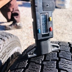 冬タイヤ 145R12 LT 軽トラ軽バン用タイヤ アルミ付き4本組