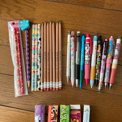 シャーペン10本、鉛筆11本、赤鉛筆2本、消しゴム5個セット