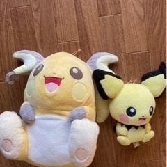 ポケモンのぬいぐるみ(ピチュー＆ライチュウ)