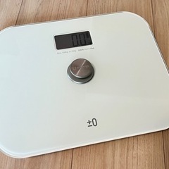 シンプルなデジタル体重計
