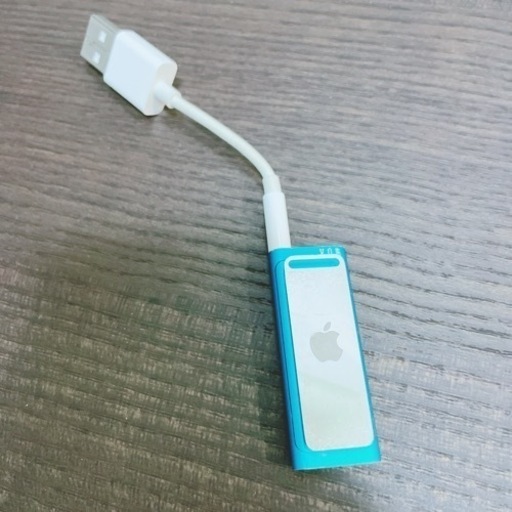 第 4 世代 iPod Shuffle の分解で、当然ながら小さなコンポーネントが明らかになった