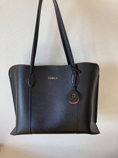 【美品】FURLA フルラ　皮革製　バック　鞄　黒　ブラック　トートバッグ　本革　袋付き　ショルダーバック　レディースビジネスバック　肩掛け