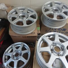 アルミホイール4本 BRIDGESTONE FEID TS7 　１４×５ 1/2Ｊ　４×１００　ＯＦＦ３５　５００ＫＧ　ＶＩＡ６２０ＫＧ　ホンダ モビリオスパイクで使用予定でしたが車を買い換えたので出品します。　タイヤは付いていませんので、廃タイヤ処分料は掛からず お好きなタイヤを装着してください。