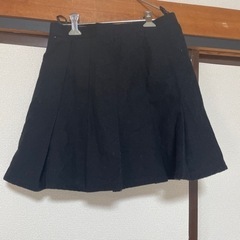 黒ミニスカート