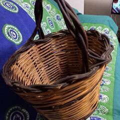 【 かご 】竹とツル(？)で編んだ頑丈な手作りのかご