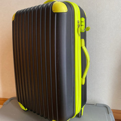 【取引中】スーツケース　超軽量　Mサイズ　黒×黄　TSAロック対応
