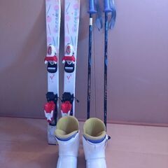 子供用　スキー板、ストック、スキーブーツ、スノーブーツ