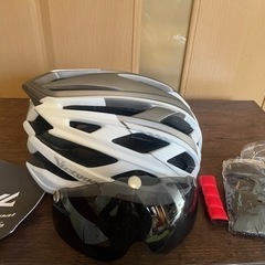 ヘルメット　自転車用　取り外し可のサングラス付き
