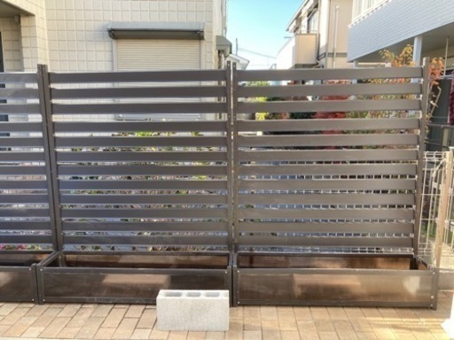プランター付きアルミ製フェンス/ラティス