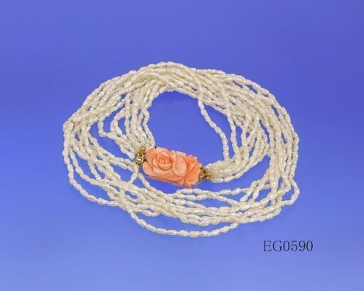 特注品の[天然サンゴ]のクラスプで極りました。淡水真珠ネックレス
