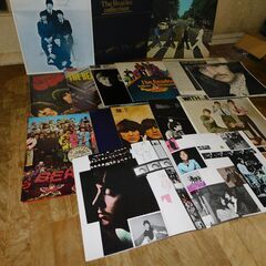 値下げ。格安中古ビンテージ　ＴＨＥBeatles・ビートルズレコード盤　全１３種・１４枚　１９８曲セット、（歌と演奏、プロフィール写真付き）　レコード盤。　東芝ＥＭＩ　Ｔｈｅ　Beatlesコレクション　ＥＡＳ－６６０１０－２３　１セット限定。