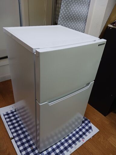 2ドア冷蔵庫(ほぼ新品)、2023年製造