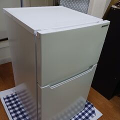2ドア冷蔵庫(ほぼ新品)、2023年製造