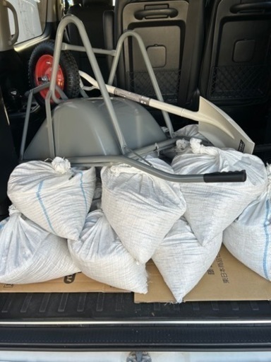 化粧砂利 11平米分、30キロごと小売可能、近県配送可能 - その他 