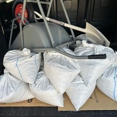 化粧砂利　１１平米分、３０キロごと小売可能、近県配送可能