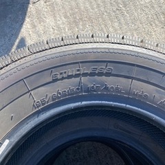 美品バリ山スタッドレス4本！22年製195/80R15CナンカンSNC-1