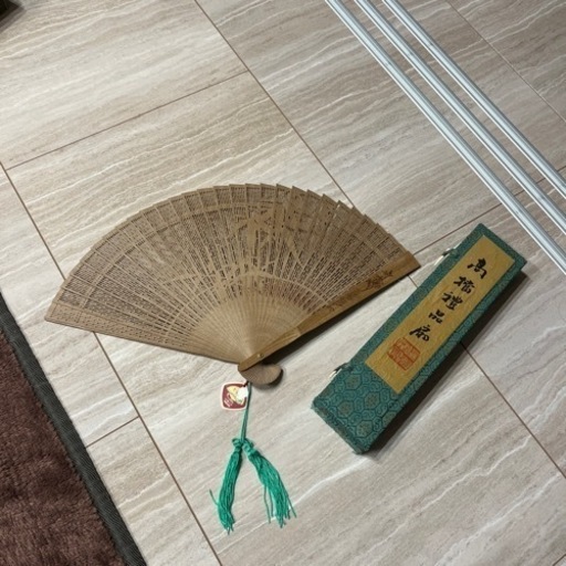 希少　高級　白檀扇子　透かし彫り　白檀　扇子