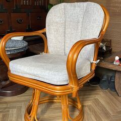 きれいな籐製の椅子です