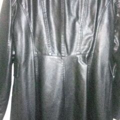 合成皮革黒のコート(大きめのM)