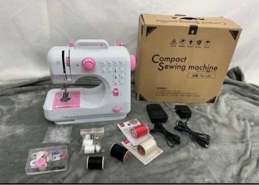 コンパクト電動ミシン レッド ピンク ミシン 本体 電動ミシン コンピュータミシン 機能充実 簡単操作 フリーアーム 7s-12a
