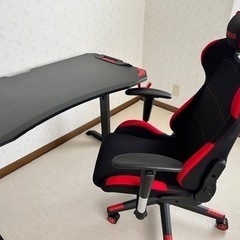限界価格💦ゲーミングデスク　&  チェアー　ヘッドクッション付き　セット♪  デスクマットもお付けします(レッド✖️ブラック)