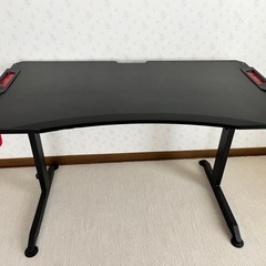 限界価格💦ゲーミングデスク　&  チェアー　ヘッドクッション付き　セット♪  デスクマットもお付けします(レッド✖️ブラック)