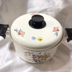 ＜美品・未使用＞ホーロー鍋　昭和レトロ　花柄　22cm