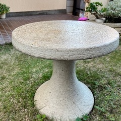 受渡者決定【庭使用】石のテーブル